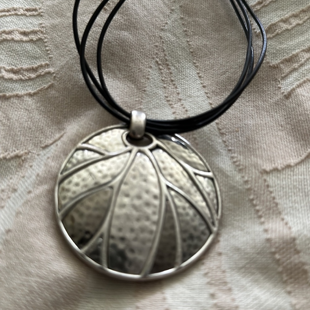 Silver necklace with leather chain - Picture 3 of 3